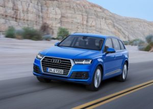 Audi расширила базовую комплектацию кроссовера Q7 для России